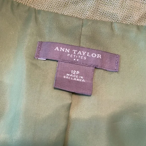 Ann Taylor Petites - 12P - Short Sleeve Green Blazer - Picture 5 of 6